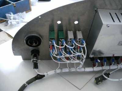 Modulo elettronico cablato su pannello dedicato.