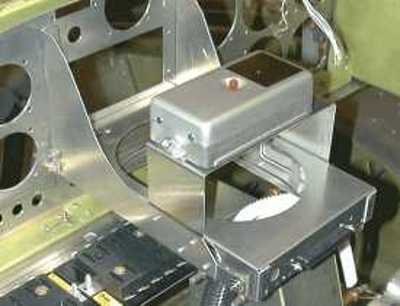 Sensore encoder montato su un meccanismo di trasmissione.