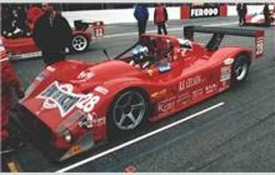 Vettura prototipo da endurance in pit lane.