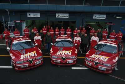 Squadra al completo con le Alfa Romeo 156 da Superturismo.
