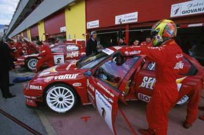 Alfa Romeo 156 da Superturismo ai box.